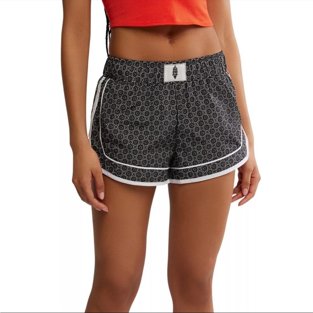 FP Movement Women's Varsity Blue's Printed Shorts Starburst Geo Size Large NWT